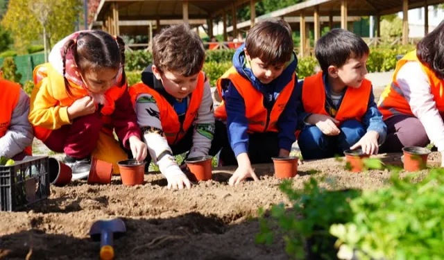 İstanbul Maltepe’de minik eller toprağa can veriyor