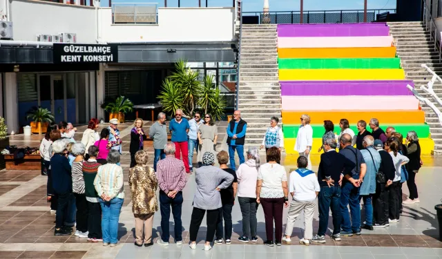 İzmir Güzelbahçe'de 3. Yaş Üniversitesi'nde yeni dönem coşkusu