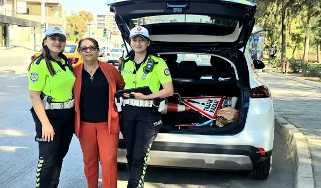 İzmir Karabağlar'da Neşe Kahraman ve kadın trafik polisleri örnek tablo çizdi