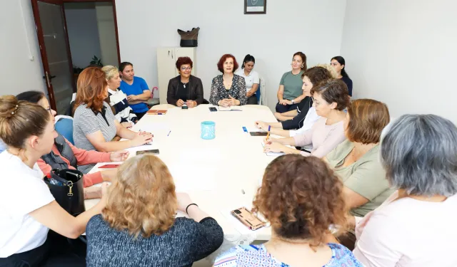İzmir Narlıdere'de kadınlar haklarını öğreniyor