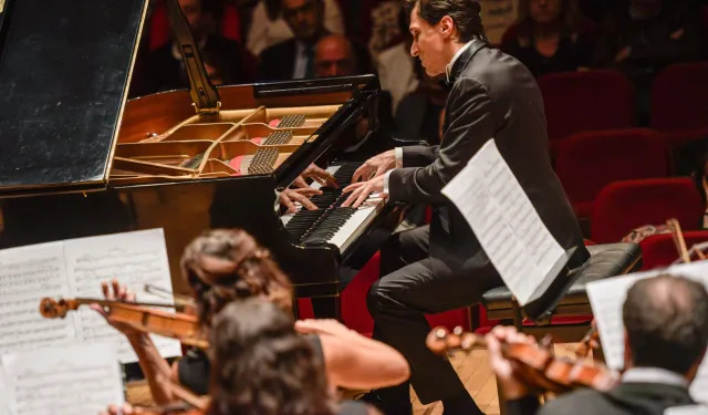 İzmir Oda Orkestrası yeni sezona kapalı gişe başladı