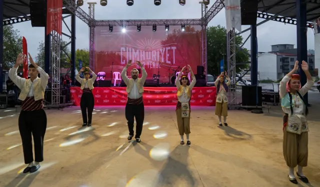 İzmir'de Cumhuriyet coşkusu Kiraz’da