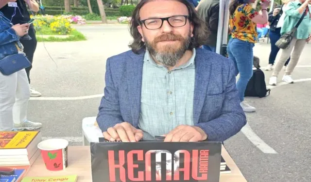 İzmir'de kültürle emek birleşti... Check-Up Oto Servis’te dostluk, üretim ve sanat konuşuldu