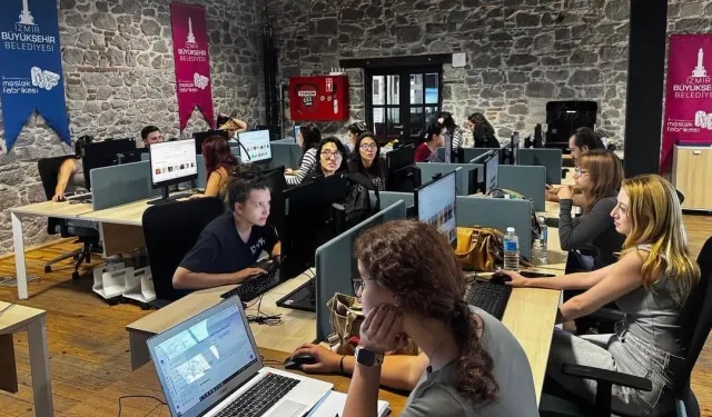 İzmirli gençlere 'Canva' eğitimi