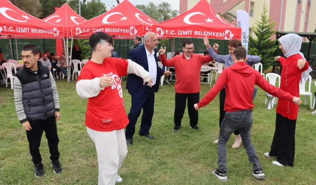 İzmit’te otizmli bireyler sonbahar şenliğinde buluştu