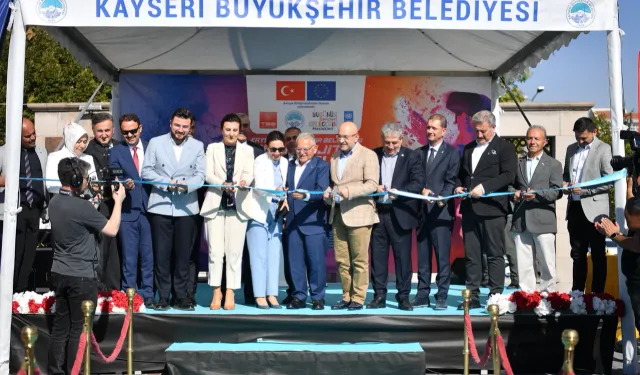 Kayseri Büyükşehir'den ‘Mobil Dijital Gençlik Merkezi’