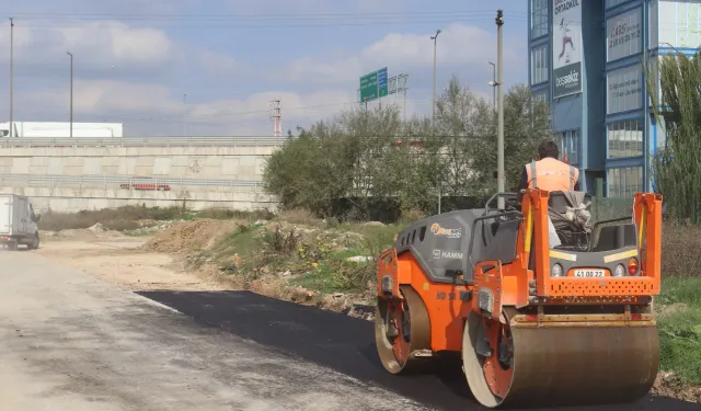 Kocaeli İzmit’te ulaşım konforu için asfalt mesaisi