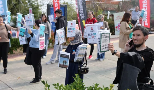 Kocaeli Üniversitesi’nde kitaplar dalından toplandı