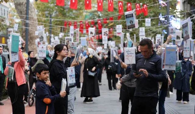 Kocaeli'da kitaplar yine ağaçlarda açtı!