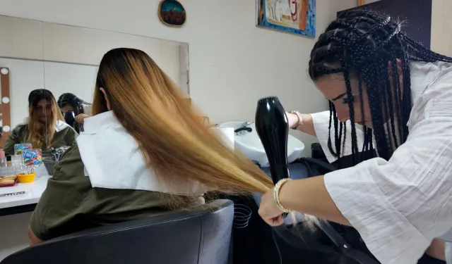 Kocaeli'de en özel kuaförler yeteneklerini anneleriyle paylaştı