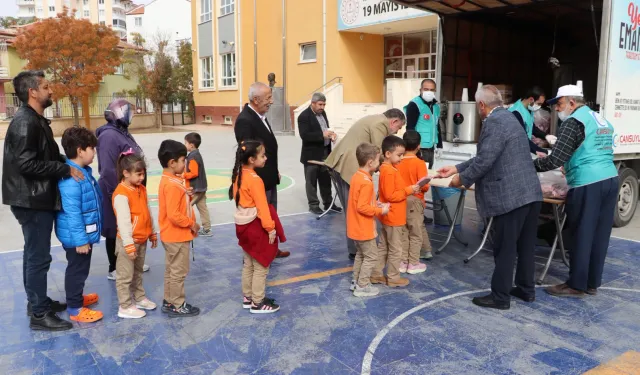 Konya Karaman'da Cansuyu Derneği'nden çorba ikramı