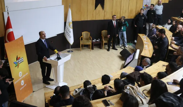 Konya'da Başkan Altay fakülte öğrencileriyle buluştu