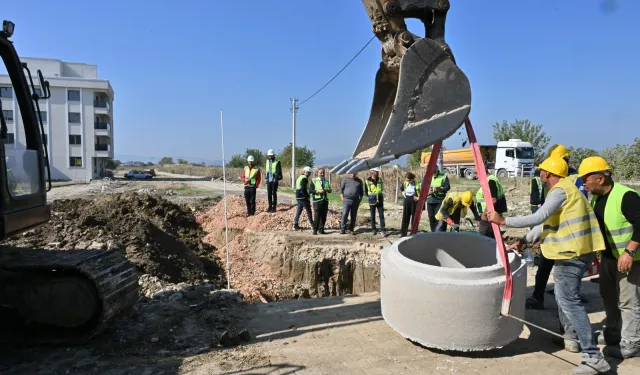 Manisa'da Muradiye'nin altyapısına ilk kepçe