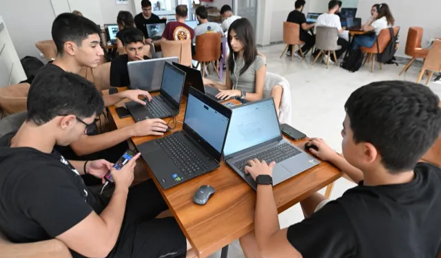 Mersin’de gençler uzay için kod yazdı