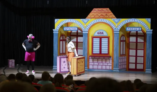 Mersin’de perdeler çocuklar için açıldı