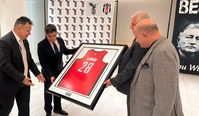Milli basketbolcu Alperen Şengün’ün forması artık New York Türkevi’nde!