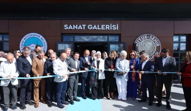 Renklerin Dili Resim Sergisi & Gelenekli Sanatlar Koleksiyonu açıldı