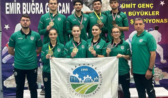 Sakaryalı karateciler Bursa'da madalyaları topladı