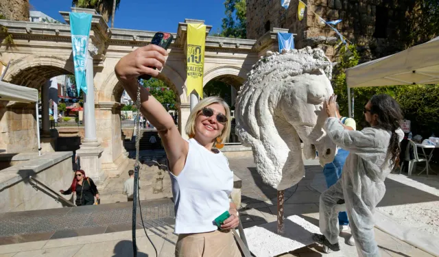 Sanatın kalbi Antalya Kaleiçi'nde arttı