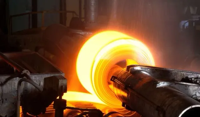 Sanayi üretimi yıllık yüzde 6,8 artarken, aylık yavaşladı