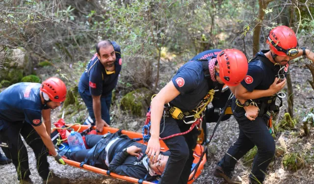 Terapi Ormanı’nda kurtarma operasyonu! Dağlık arazide yürüyüş yapınca…