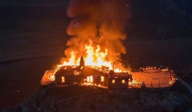 Kırklar Dağı Mescidi, çıkan yangın sonucu tamamen kullanılamaz hale geldi.