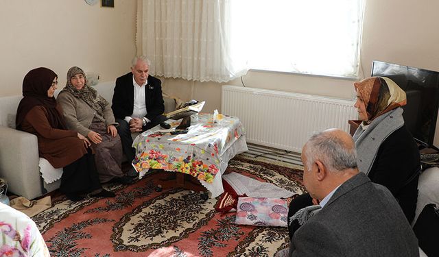 Başkan Memiş Yaşlıların Kapısını Çalmaya Devam Ediyor