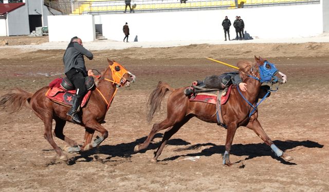 Cirit takımları kurtuluşun 108. yılı için at bindi