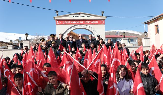 Kurtuluş coşkusu Milli kahramanların kabirlerinin ziyareti ile başladı