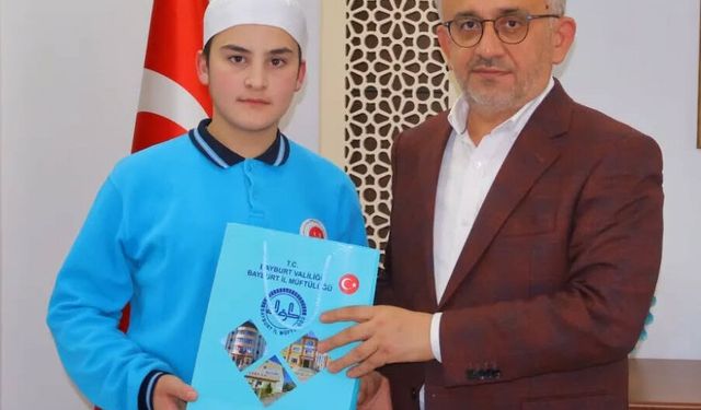 Bayburt’ta 12 Yaşındaki Mert Kaan Dursun, 7 Ayda Hafızlığını Tamamladı