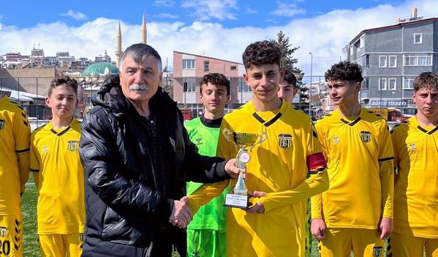 Bayburt U 15 Şampiyonu Bayburt Özel İdare Spor .