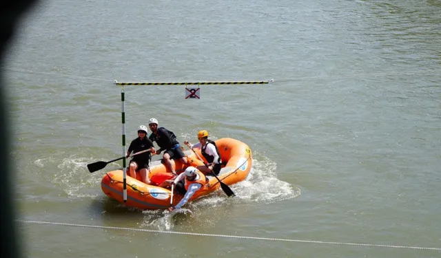 Üniversiteler Arası Rafting Şampiyonası’nda Bayburt'ta başladı.