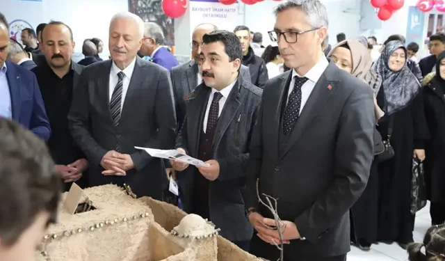 Bayburt Ortaokulu'nda Bilim Fuarı