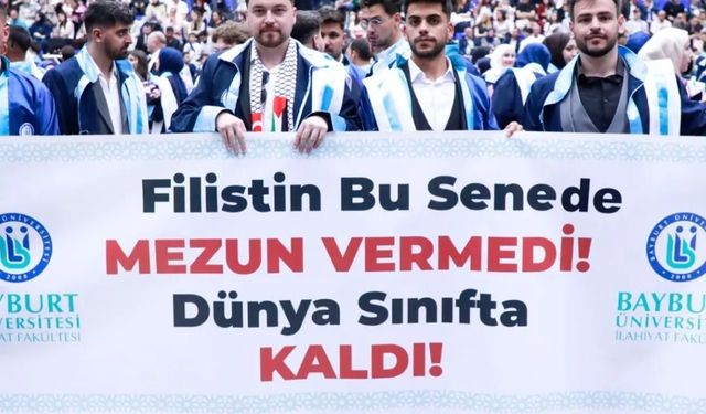 Bayburt Üniversitesinde Mezuniyet Sevinci.