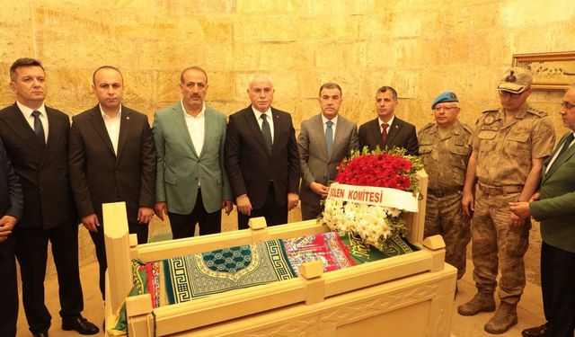 30. yıl coşkusu Dede Korkut Türbesi ziyaretiyle başladı