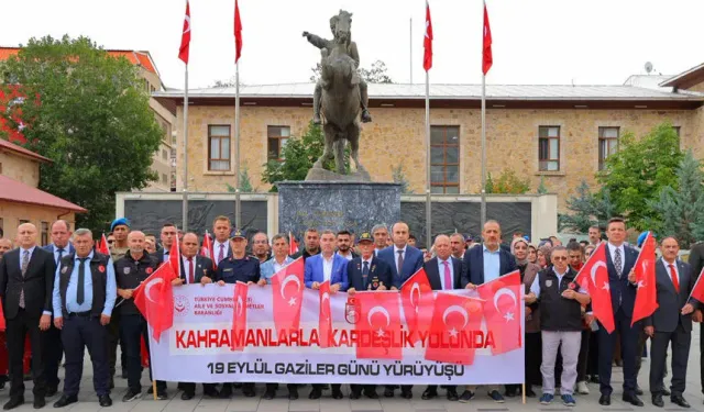 19 Eylül Gaziler Günü Etkinlikleri Yürüyüşle Başladı