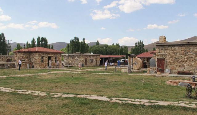 Bayburt'un Yöresel Ürünleri "Dijital Pazar"a Açılıyor: Destek Sözleşmesi İmzalandı
