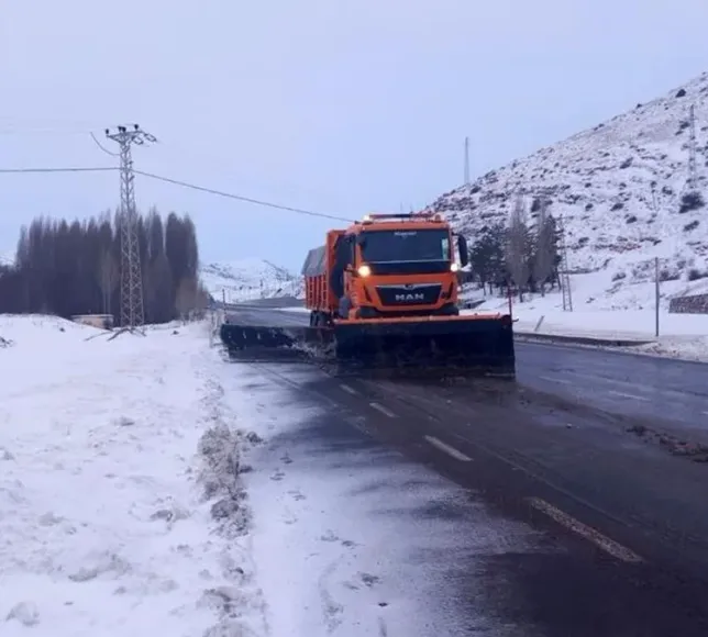 Bayburt’u Çevre İllere Bağlayan Yollar Açık Tutuluyor