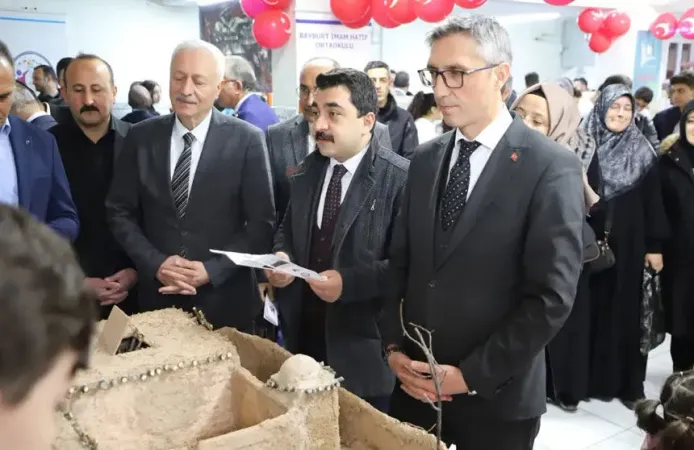 Bayburt Ortaokulu'nda Bilim Fuarı