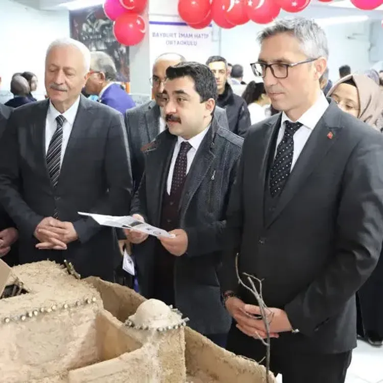 Bayburt Ortaokulu'nda Bilim Fuarı