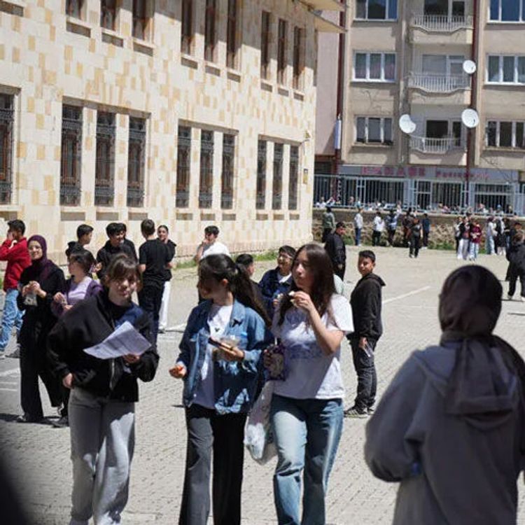 Bayburt'ta LGS Maratonu: 876 Öğrenci Geleceği İçin Ter Döktü