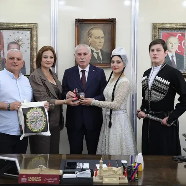11 Ülkeden Gelen Kültür Elçilerinden Başkan Memiş’e Ziyaret