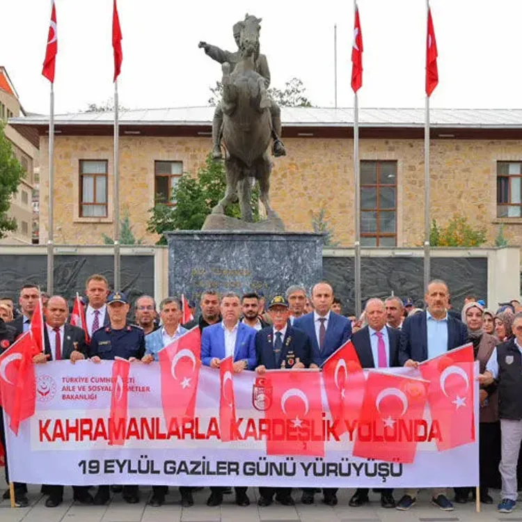 19 Eylül Gaziler Günü Etkinlikleri Yürüyüşle Başladı