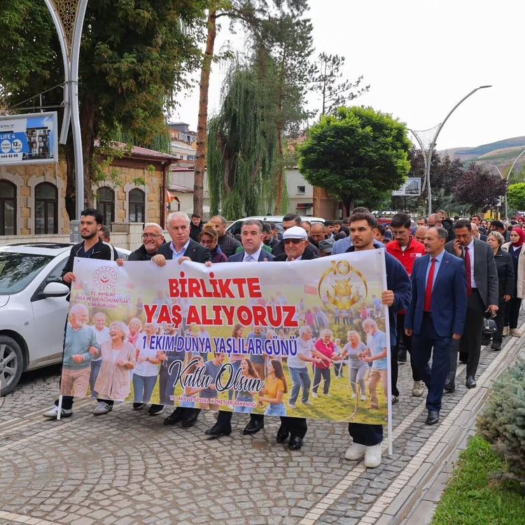 Bayburt’ta Kuşaklar "Birlikte Yaş Alıyoruz" Yürüyüşünde Buluştu