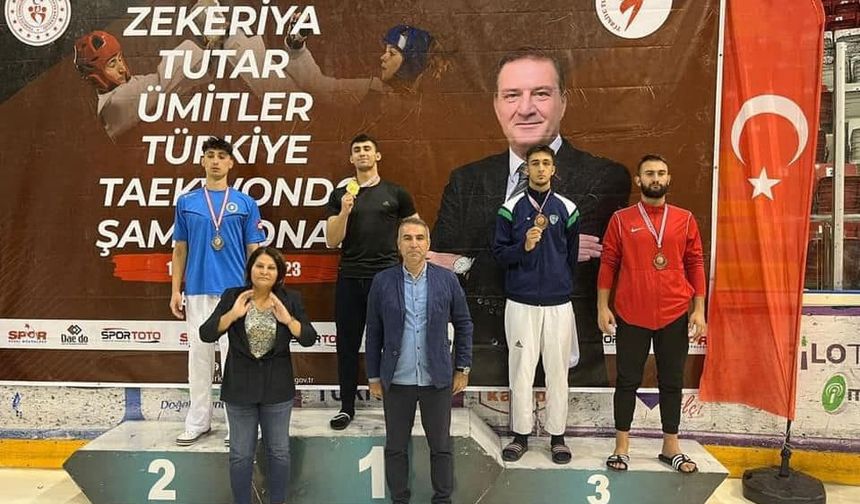 Bayburt Üniversitesi öğrencisi Arif Köse Türkiye Üçüncüsü