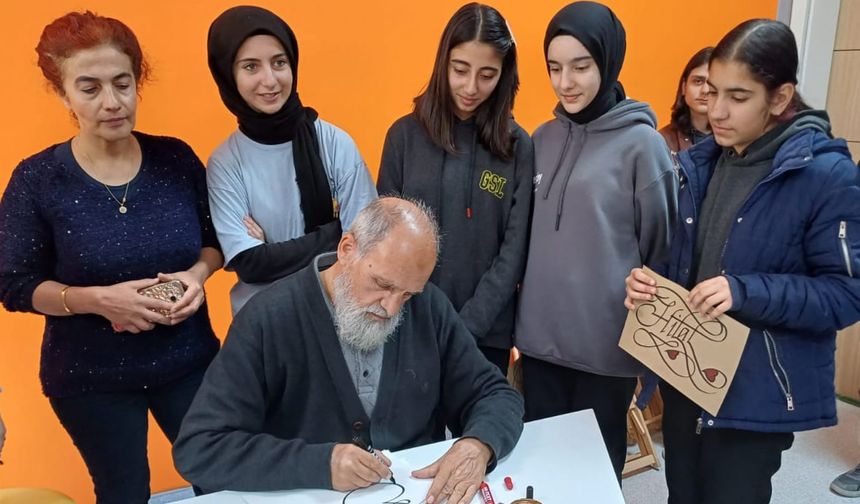 Bayburt güzel sanatlar lisesi hattat Mustafa Antika'yı ağırladı