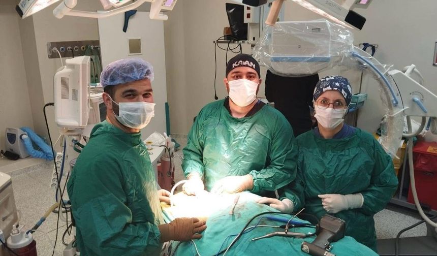 Bayburt'ta bir ilke imza atıldı.Boyun kıığı ameliyatı gerçekleşti
