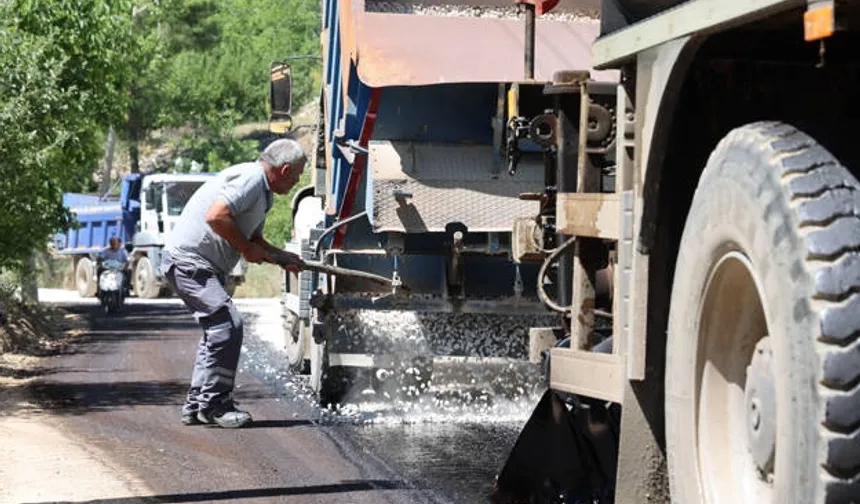 Antalya'da Kaş Beldibi ve Sütleğen Grup Yolu asfaltlanıyor