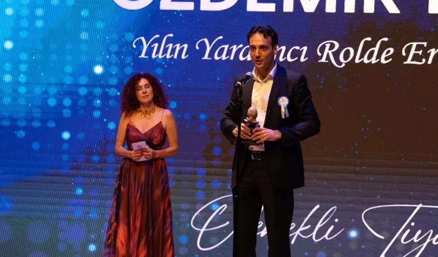 İzmir Şehir Tiyatroları’na anlamlı ödül