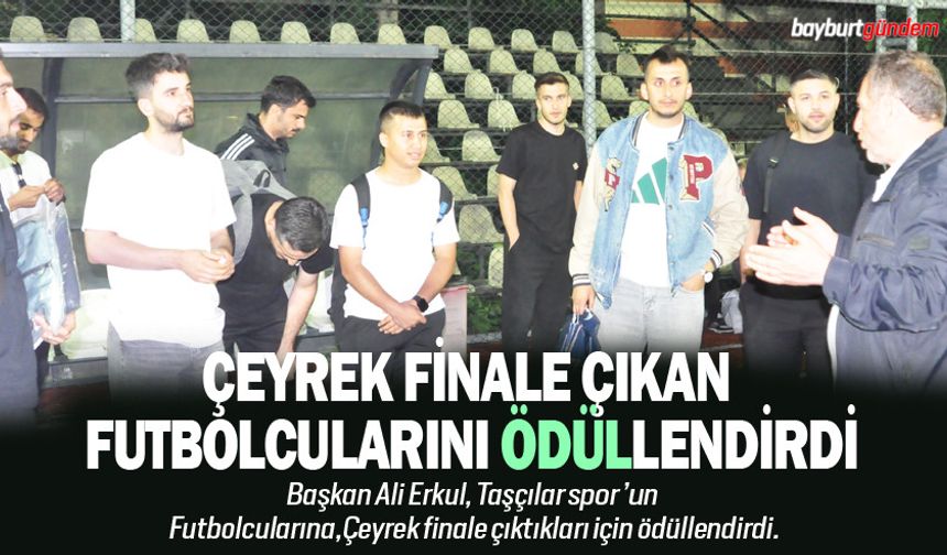 Çeyrek finale çıkan futbolcularını ödüllendirdi